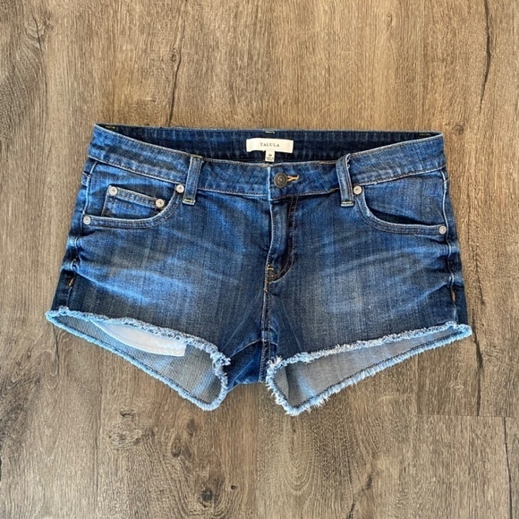 ARITZIA Talula Denim Short Cutoffs, 28 - Picture 9 of 10